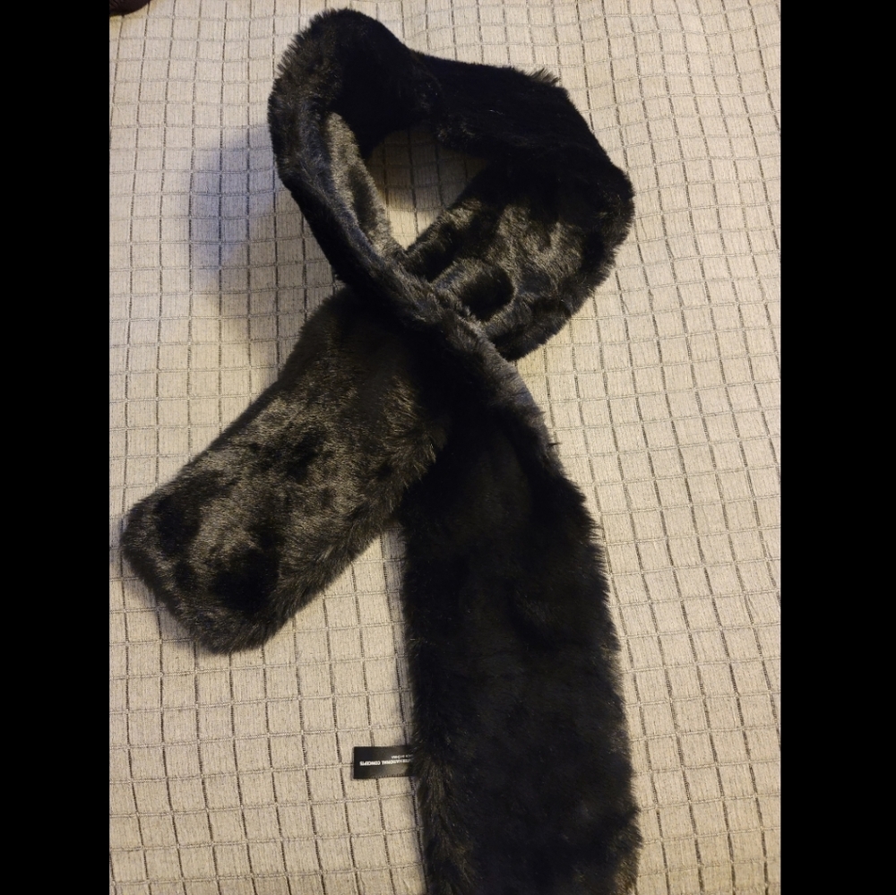 INC International Faux Fur Scarf - Picture 2 of 4